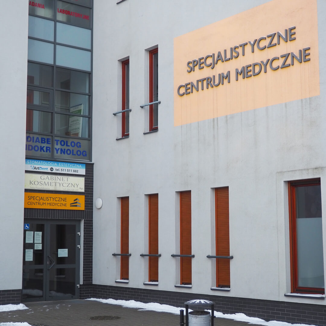 Wejście do budynku w którym znajduje się Prywatny Gabinet Ginekologiczny Dr Pawła Kowalika